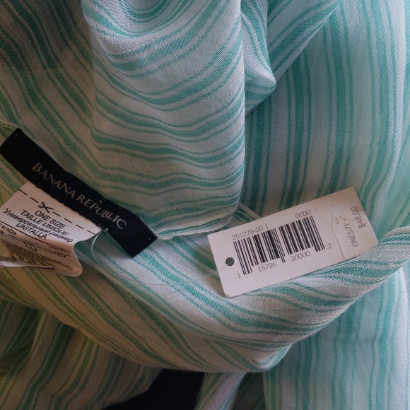 Banana Republic Scarf!🌹 - Picture 3 of 3